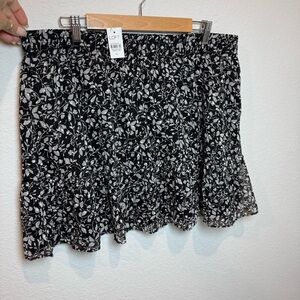 LOFT Monochrome Floral Skater Skirt